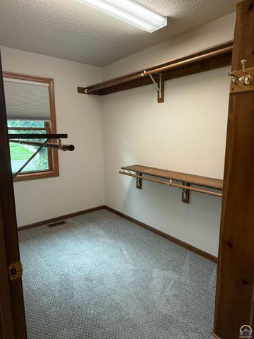 4224 SW Colly Creek DR, Topeka, KS 66610