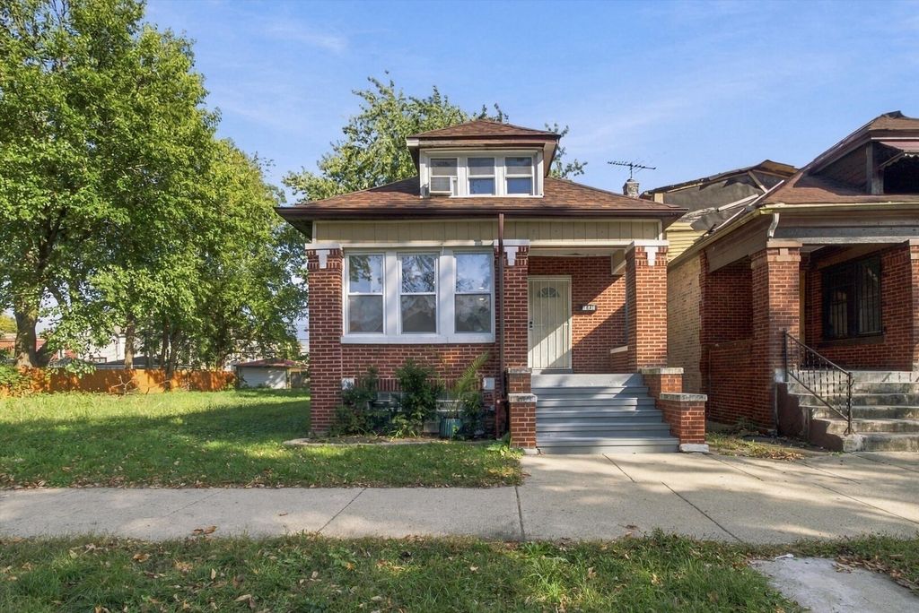 8041 S Escanaba Avenue, Chicago, IL 60617 — exterior