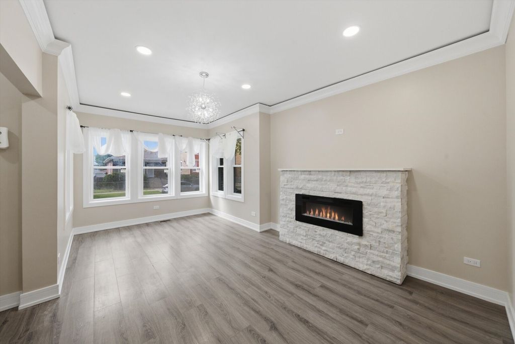 8041 S Escanaba Avenue, Chicago, IL 60617 — photo 5