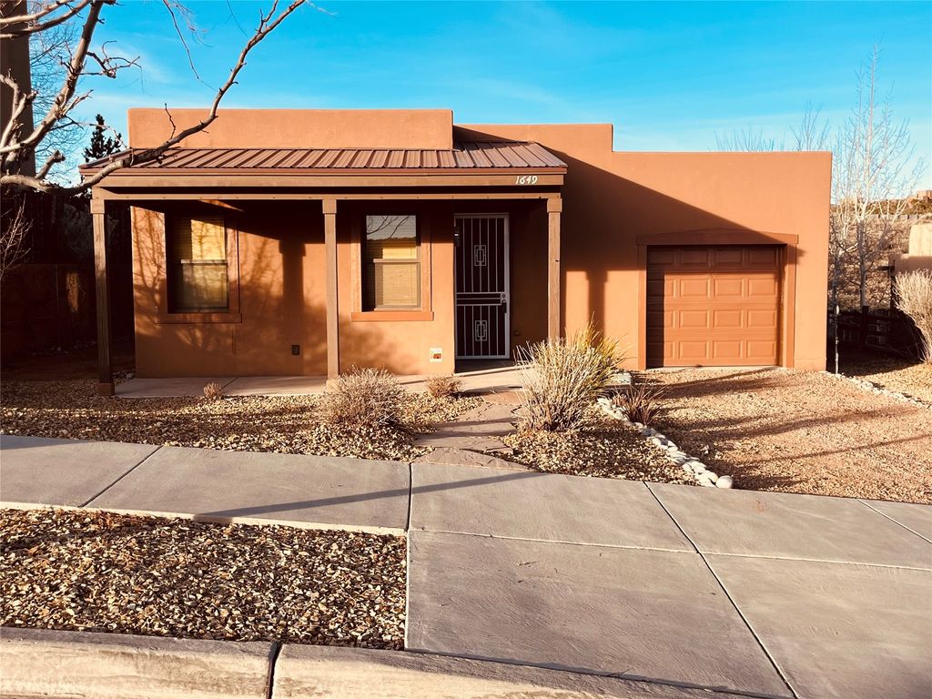 1649 Placita De Luna, Santa Fe, NM 87506