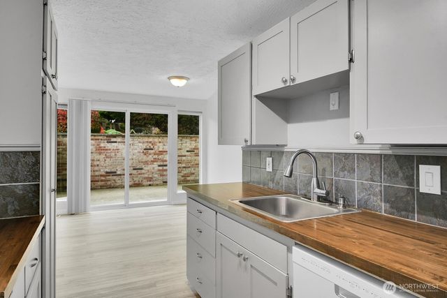 184 SW 200th Street, Normandy Park, WA 98166