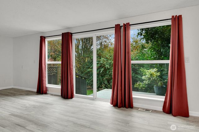 184 SW 200th Street, Normandy Park, WA 98166