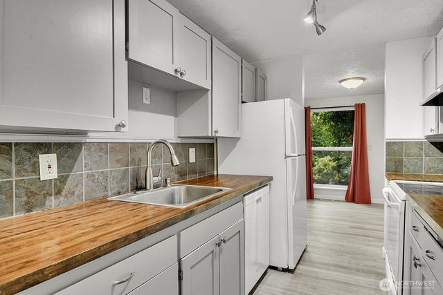 184 SW 200th Street, Normandy Park, WA 98166