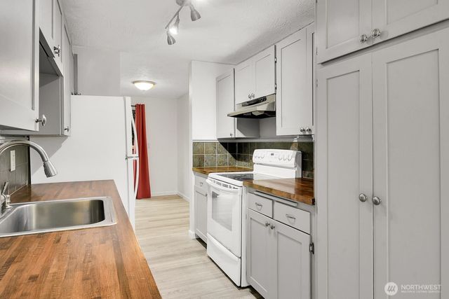 184 SW 200th Street, Normandy Park, WA 98166