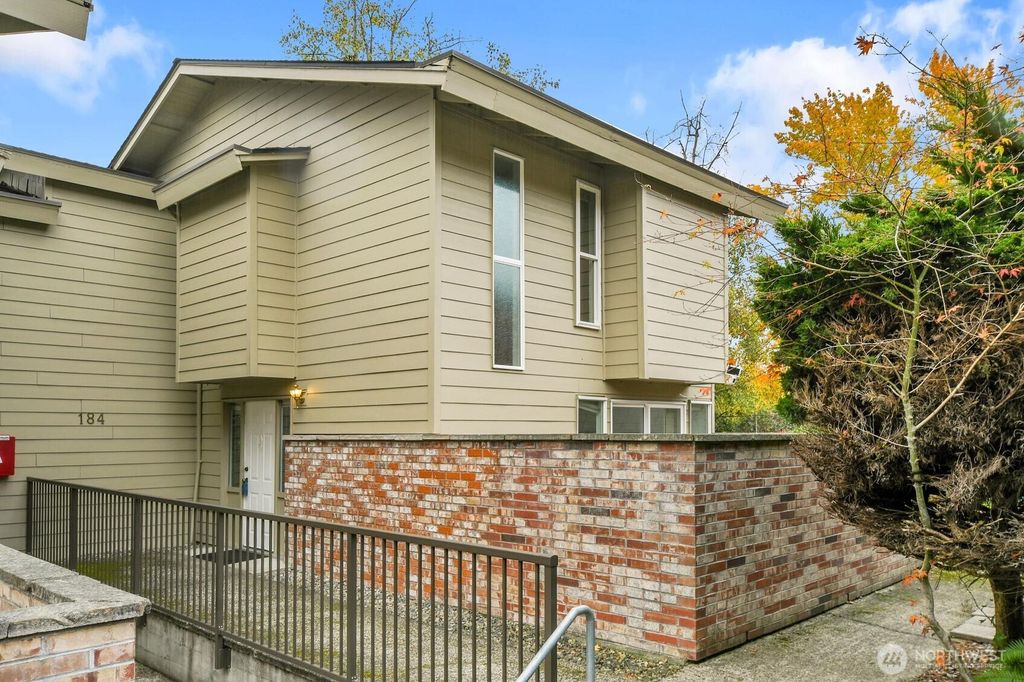 184 SW 200th Street, Normandy Park, WA 98166