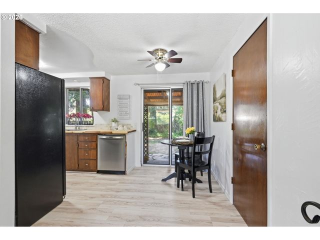 2250 W IRWIN Way, Eugene, OR 97402