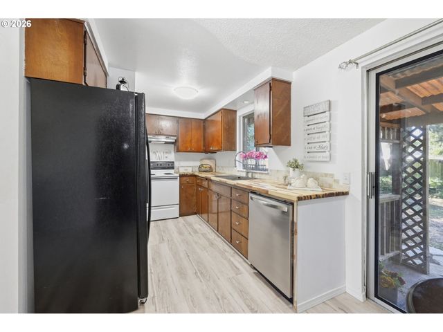 2250 W IRWIN Way, Eugene, OR 97402