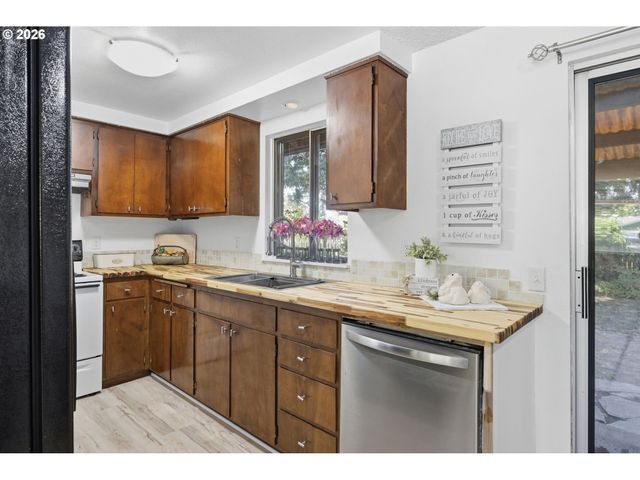 2250 W IRWIN Way, Eugene, OR 97402