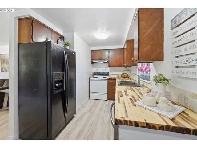 2250 W IRWIN Way, Eugene, OR 97402