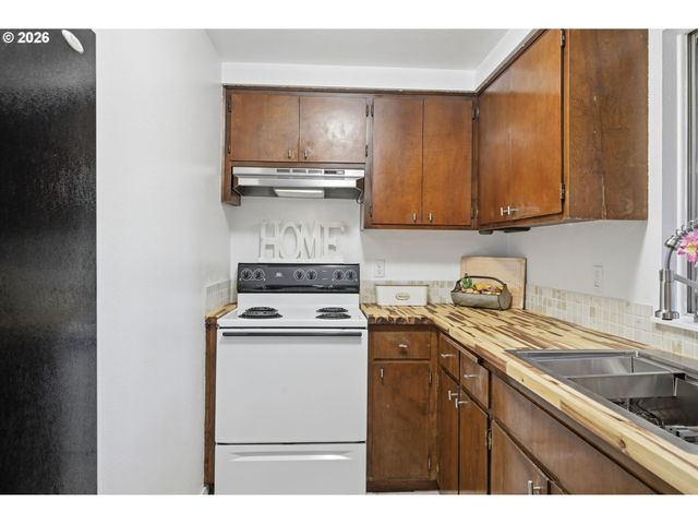 2250 W IRWIN Way, Eugene, OR 97402