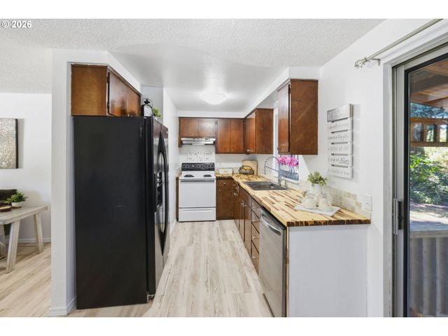 2250 W IRWIN Way, Eugene, OR 97402