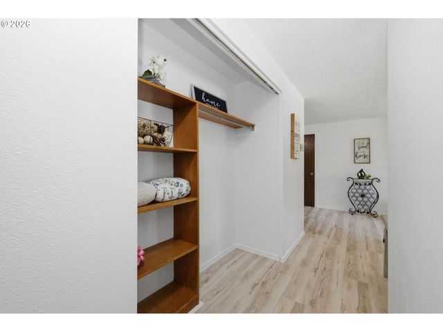 2250 W IRWIN Way, Eugene, OR 97402