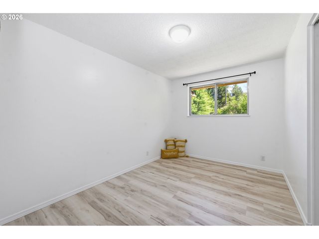 2250 W IRWIN Way, Eugene, OR 97402