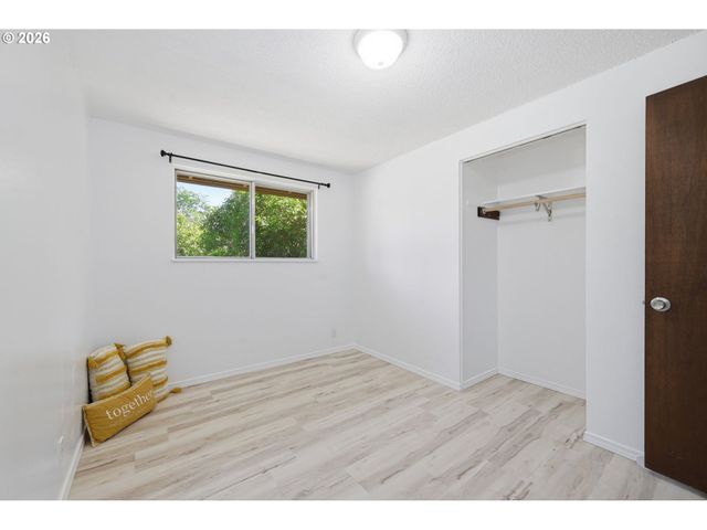 2250 W IRWIN Way, Eugene, OR 97402