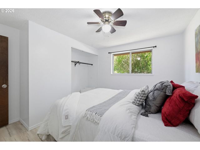 2250 W IRWIN Way, Eugene, OR 97402