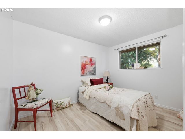 2250 W IRWIN Way, Eugene, OR 97402