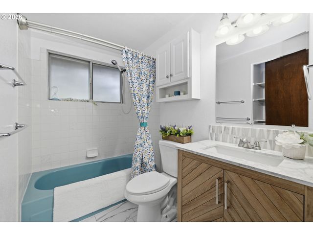 2250 W IRWIN Way, Eugene, OR 97402