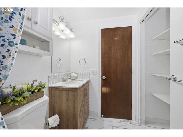 2250 W IRWIN Way, Eugene, OR 97402
