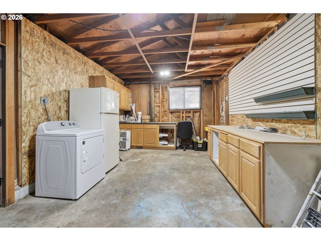 2250 W IRWIN Way, Eugene, OR 97402