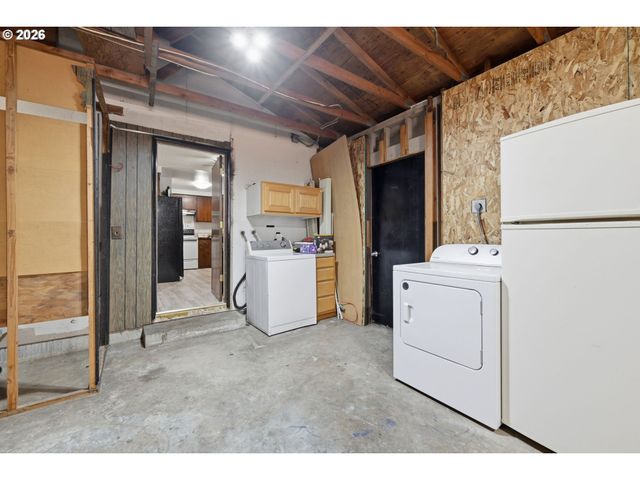 2250 W IRWIN Way, Eugene, OR 97402