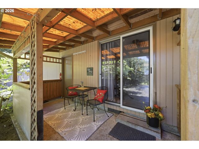 2250 W IRWIN Way, Eugene, OR 97402