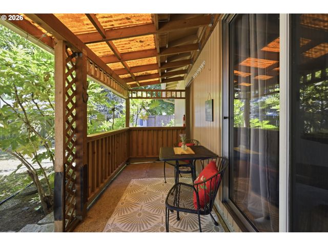 2250 W IRWIN Way, Eugene, OR 97402