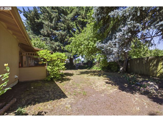 2250 W IRWIN Way, Eugene, OR 97402
