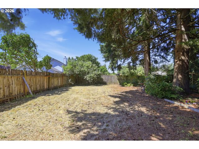 2250 W IRWIN Way, Eugene, OR 97402