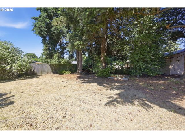 2250 W IRWIN Way, Eugene, OR 97402