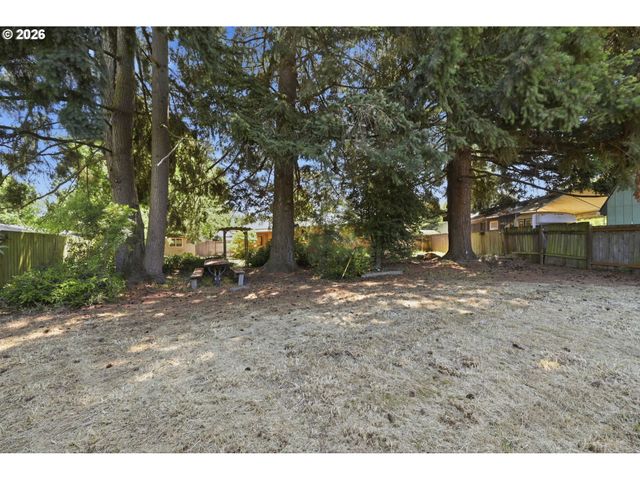 2250 W IRWIN Way, Eugene, OR 97402