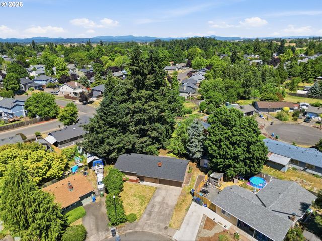 2250 W IRWIN Way, Eugene, OR 97402