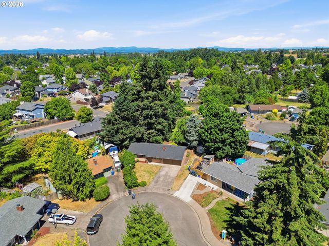 2250 W IRWIN Way, Eugene, OR 97402