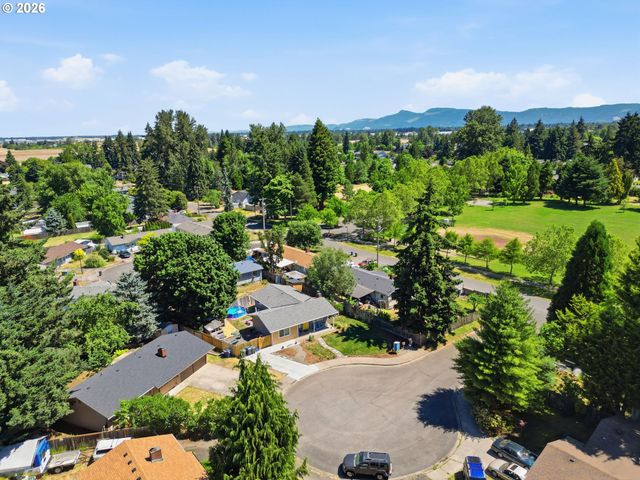 2250 W IRWIN Way, Eugene, OR 97402