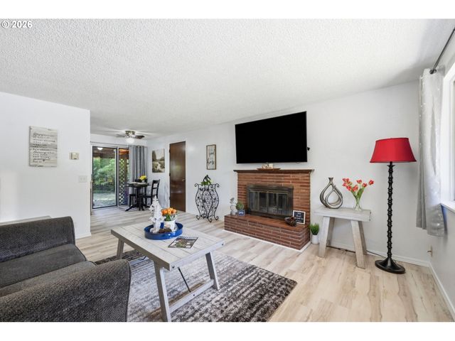 2250 W IRWIN Way, Eugene, OR 97402