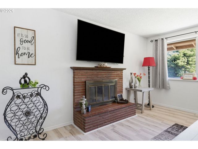 2250 W IRWIN Way, Eugene, OR 97402