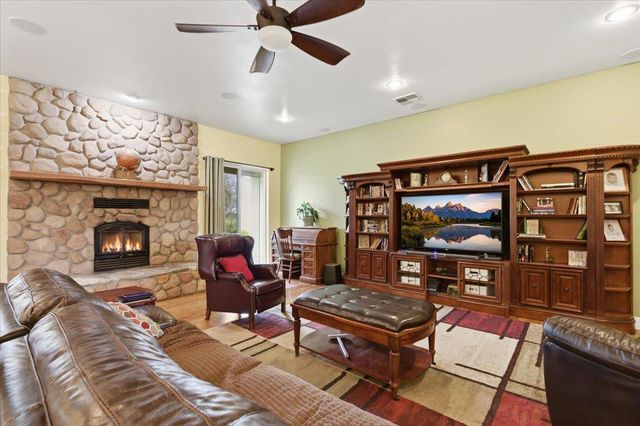 1979 Mcdonald Ave, Live Oak, CA 95953