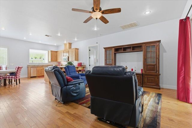 1979 Mcdonald Ave, Live Oak, CA 95953