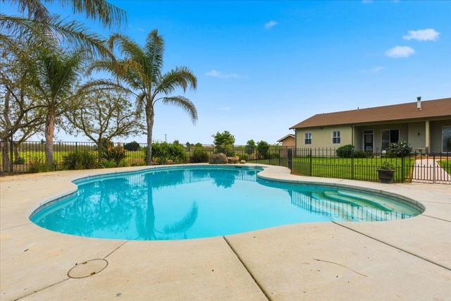 1979 Mcdonald Ave, Live Oak, CA 95953