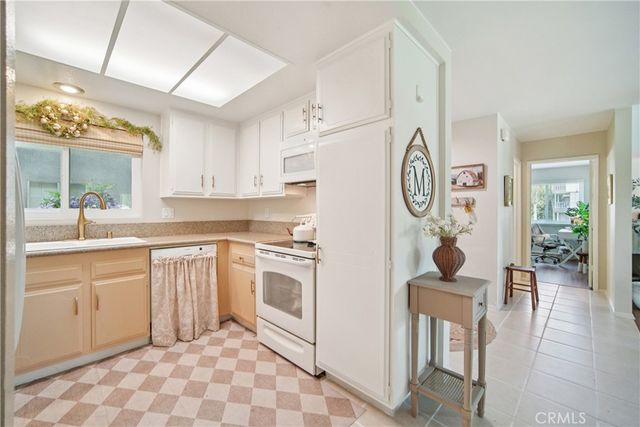 2402 Via Mariposa W 1E, Laguna Woods, CA 92637