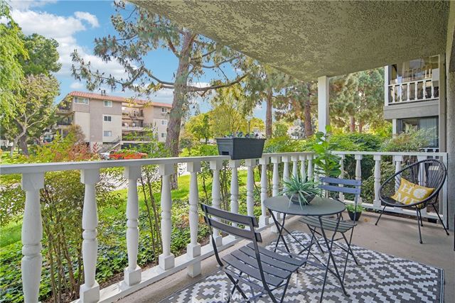 2402 Via Mariposa W 1E, Laguna Woods, CA 92637
