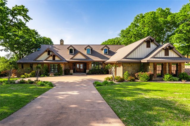100 Lakeside Court, Malakoff, TX 75148