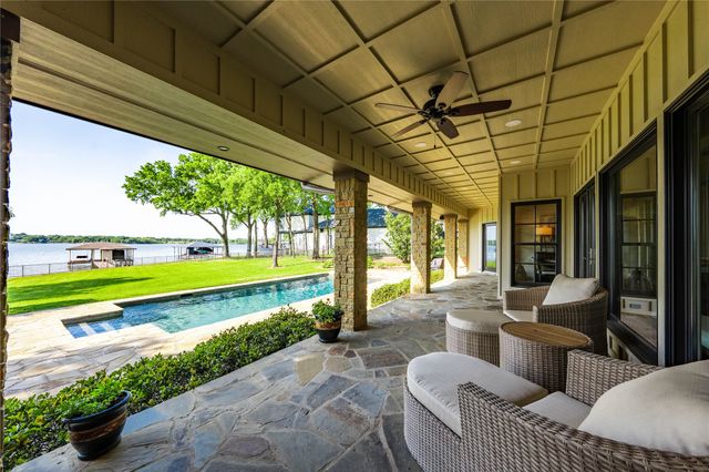 100 Lakeside Court, Malakoff, TX 75148