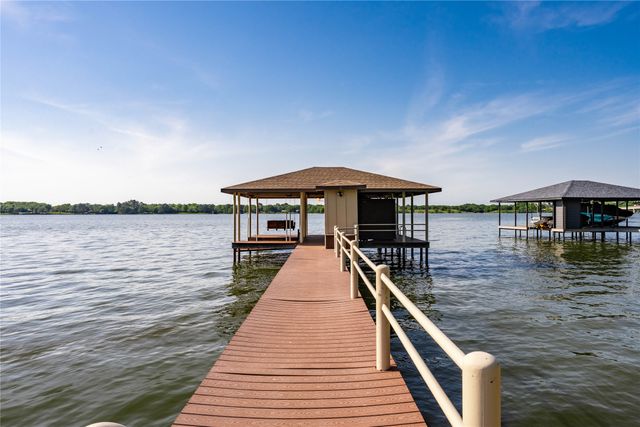 100 Lakeside Court, Malakoff, TX 75148