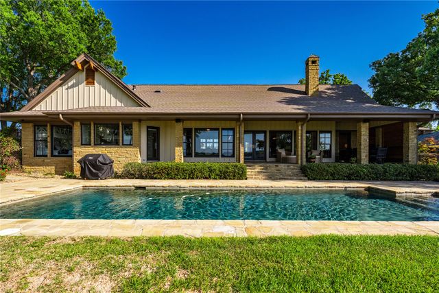 100 Lakeside Court, Malakoff, TX 75148