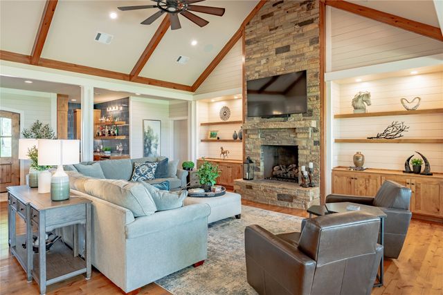 100 Lakeside Court, Malakoff, TX 75148