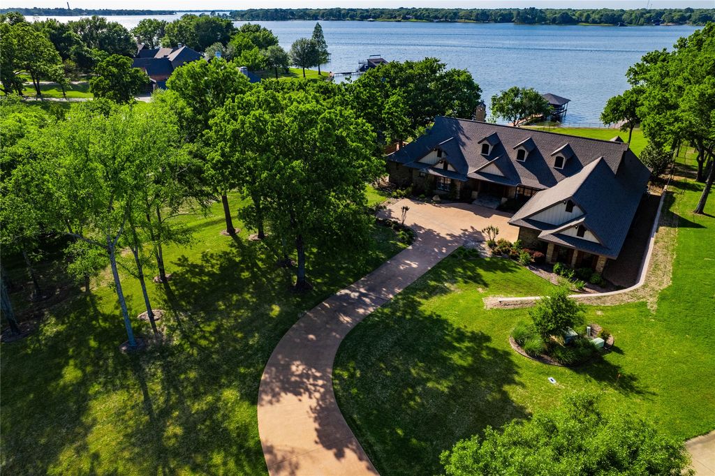 100 Lakeside Court, Malakoff, TX 75148