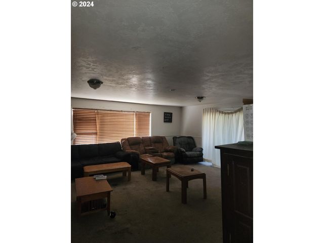 3740 EMERALD St, Eugene, OR 97405