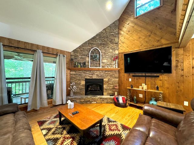 604 Ridgecrest Drive, Blairsville, GA 30512
