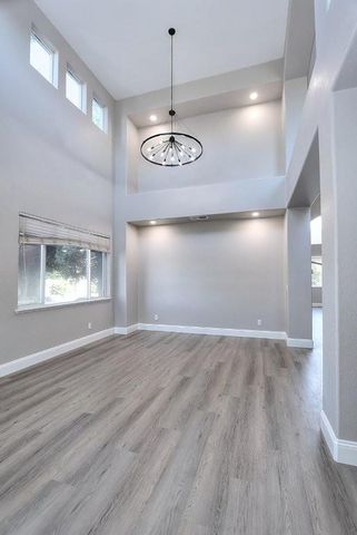 451 Hawkcrest Cir, Sacramento, CA 95835