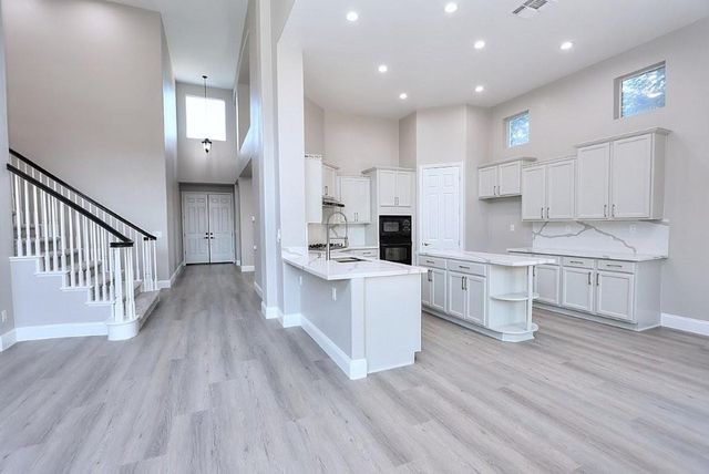 451 Hawkcrest Cir, Sacramento, CA 95835